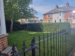 Communal garden- click for photo gallery